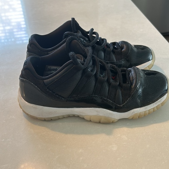 Nike Air Jordan 11 Retro - Picture 3 of 6